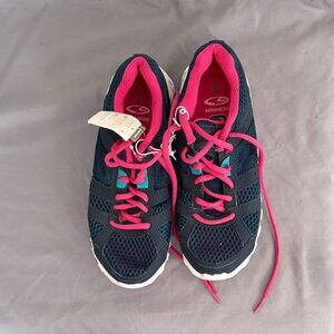 NWT Champion Shoes Size Big Girls 6